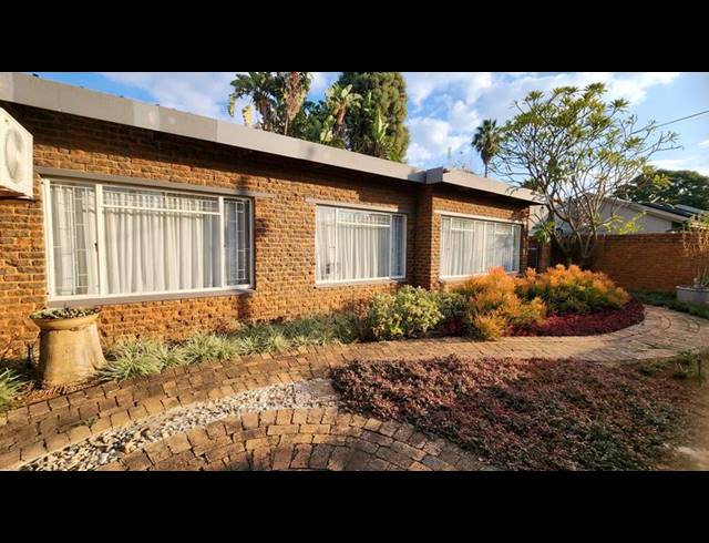 4 BEDROOM HOUSE FOR SALE IN KARENPARK